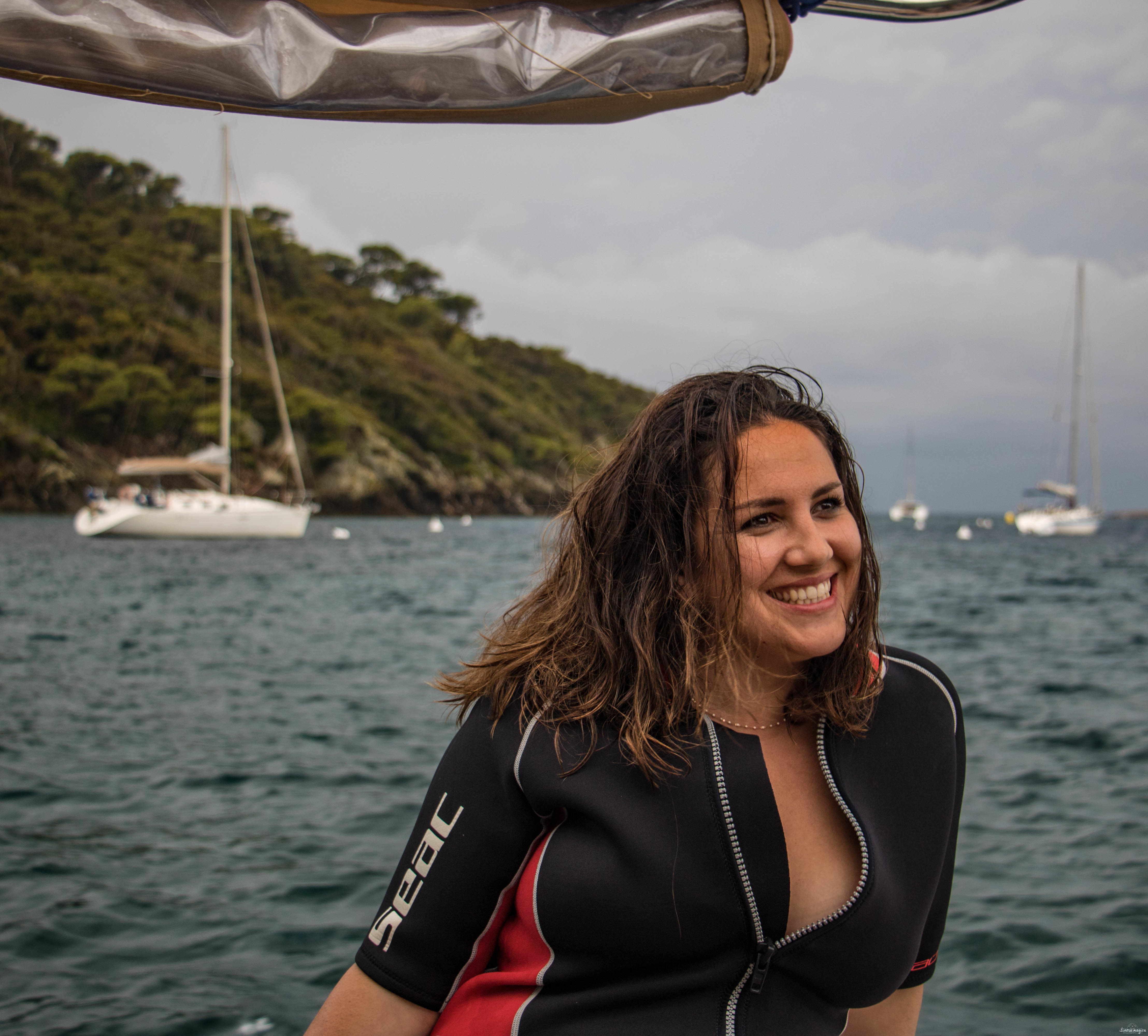 Du coup, voici Marie, rayonnante sur le bateau des 3 îles. 