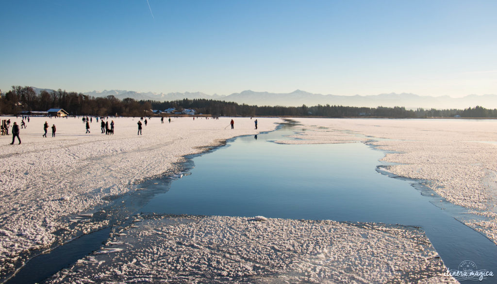 Des activités et expériences insolites autour de Munich et ailleurs en Bavière ? Tyrolière dans les Alpes, surf urbain à Munich, patinage sur lac gelé, Krampus, thermes d'Erding...