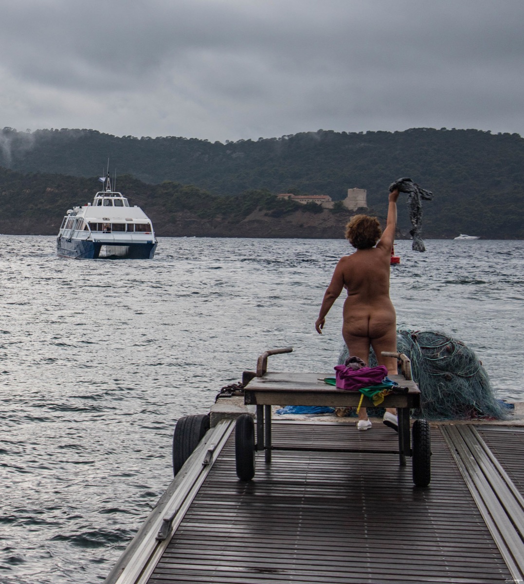 Découvrez lîle naturiste du Levant, un endroit unique au monde : la seule île naturiste de Méditerranée.