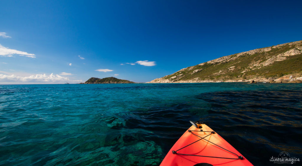 De Saint Tropez à Ramatuelle, découvrez l'un des plus beaux littoraux de la Côte d'Azur au fil de l'eau, en bateau ou en kayak. Emerveillement assuré !