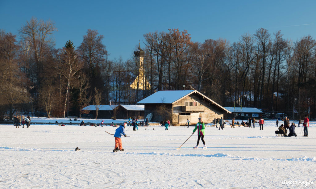 Des activités et expériences insolites autour de Munich et ailleurs en Bavière ? Tyrolière dans les Alpes, surf urbain à Munich, patinage sur lac gelé, Krampus, thermes d'Erding...