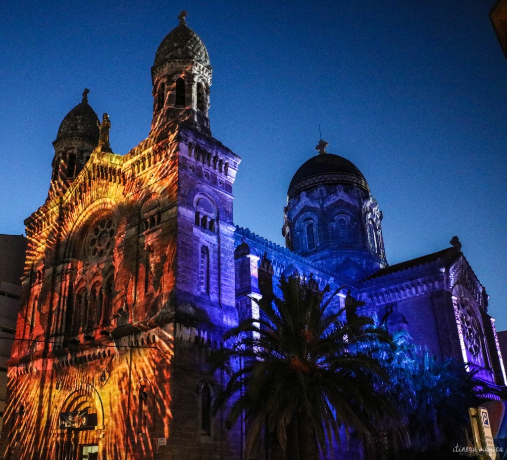 La basilique Notre Dame illuminée.