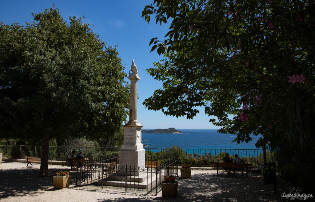 Venez découvrir la presqu'île de Giens : ses plages de rêve et ses calanques secrètes, ses marais salants, ses panoramas inoubliables, ses sports nautiques... le meilleur de la Côte d'Azur !