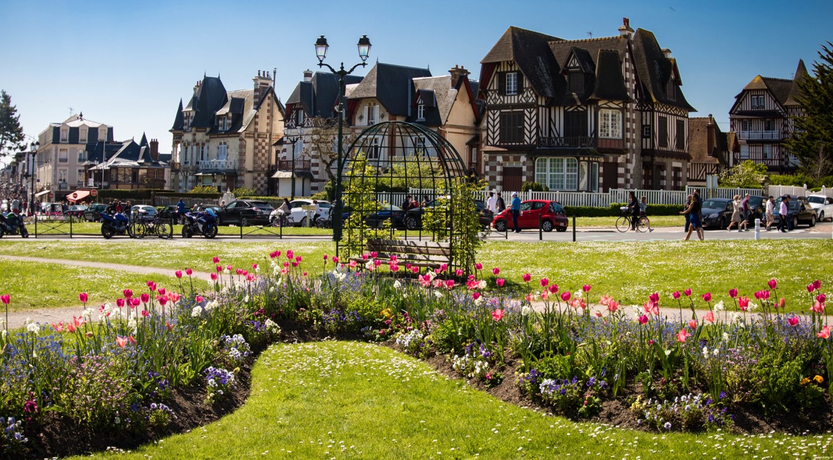 De Cabourg à Honfleur : la Côte fleurie, un monde enchanté - Itinera ...