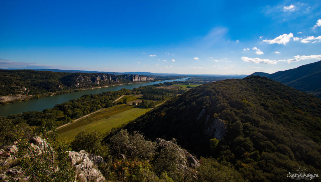 Connaissez-vous le défilé de Donzère, en Drôme provençale? Voici le pont du Robinet, les falaises du Rhône, et ma maison hantée. Histoires de fantômes.