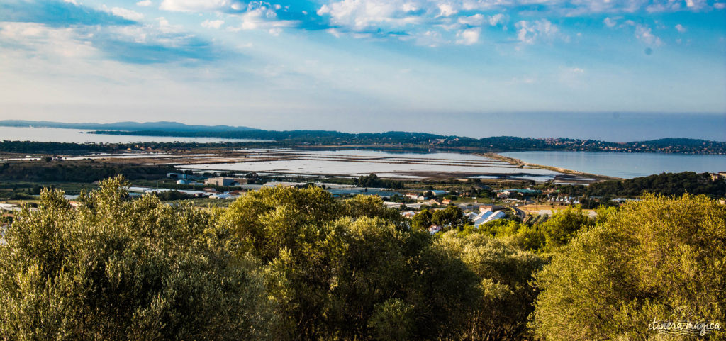 Venez découvrir la presqu'île de Giens : ses plages de rêve et ses calanques secrètes, ses marais salants, ses panoramas inoubliables, ses sports nautiques... le meilleur de la Côte d'Azur !