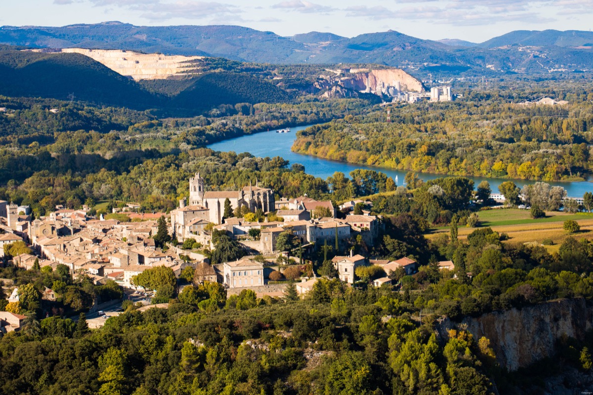 Connaissez-vous le défilé de Donzère, en Drôme provençale? Voici le pont du Robinet, les falaises du Rhône, et ma maison hantée. Histoires de fantômes.