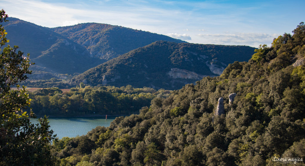 Connaissez-vous le défilé de Donzère, en Drôme provençale? Voici le pont du Robinet, les falaises du Rhône, et ma maison hantée. Histoires de fantômes.