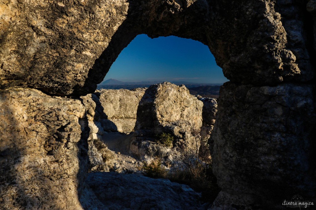 Arches énigmatiques.