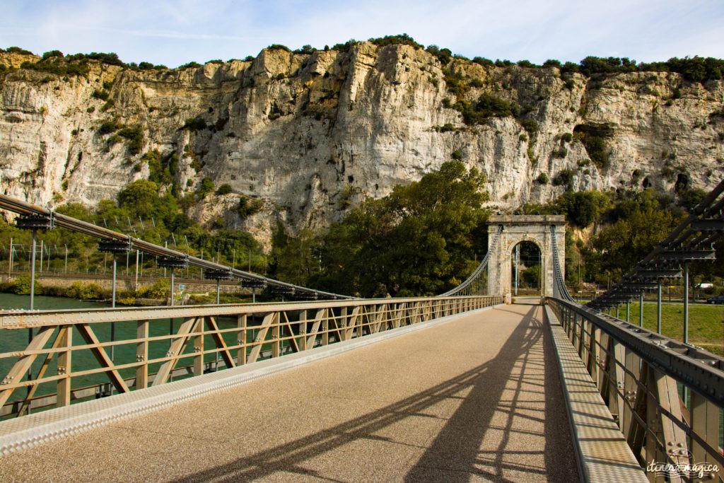 Connaissez-vous le défilé de Donzère, en Drôme provençale? Voici le pont du Robinet, les falaises du Rhône, et ma maison hantée. Histoires de fantômes.