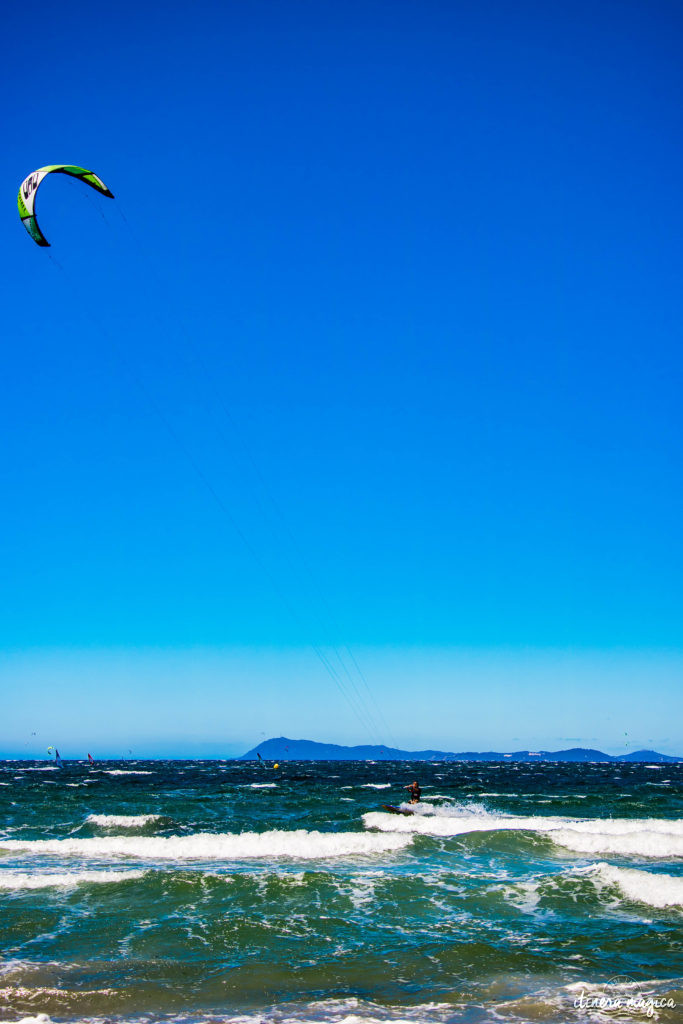 Venez découvrir la presqu'île de Giens : ses plages de rêve et ses calanques secrètes, ses marais salants, ses panoramas inoubliables, ses sports nautiques... le meilleur de la Côte d'Azur !