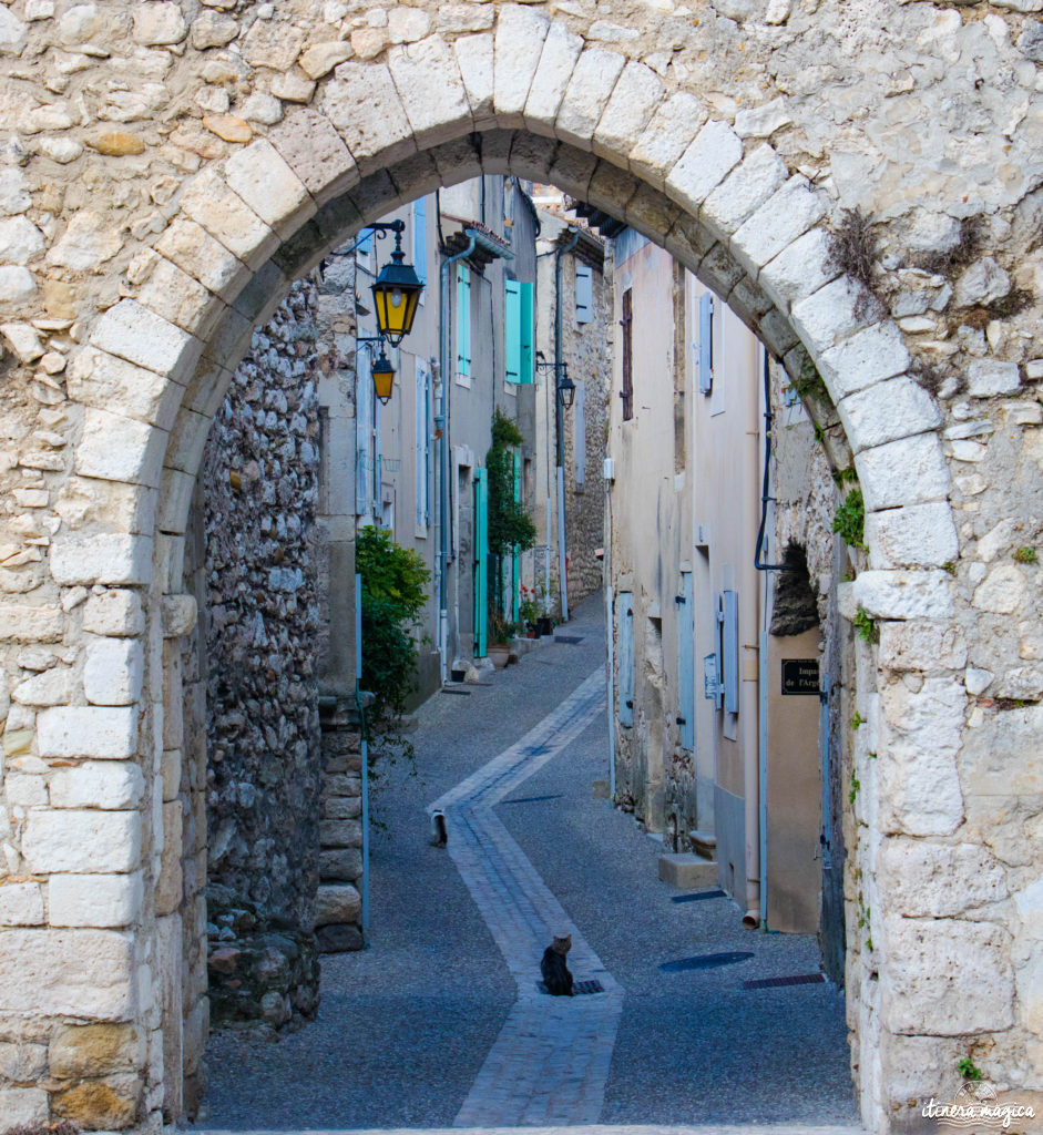 Connaissez-vous le défilé de Donzère, en Drôme provençale? Voici le pont du Robinet, les falaises du Rhône, et ma maison hantée. Histoires de fantômes.