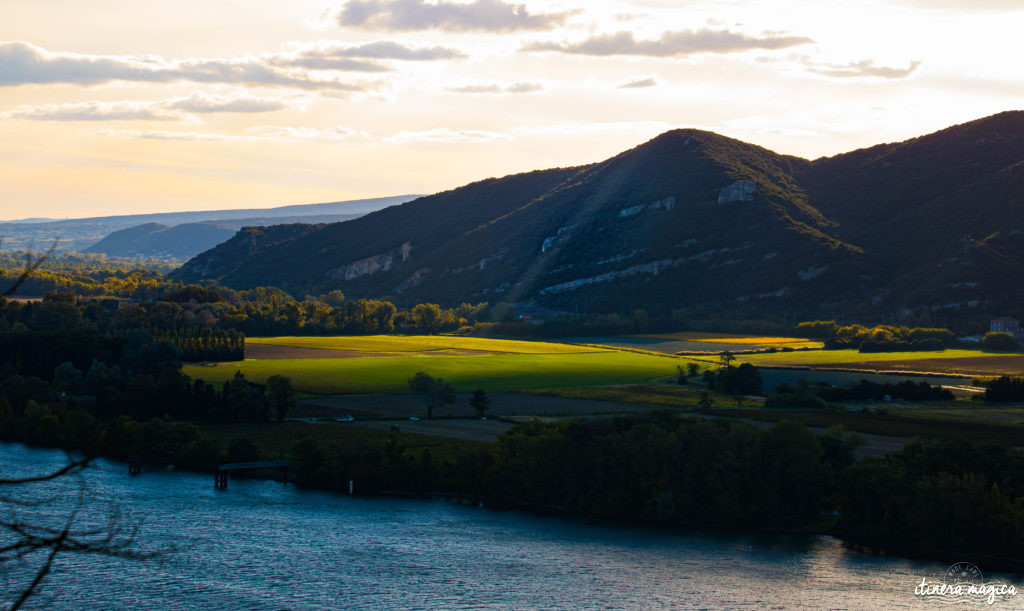 Connaissez-vous le défilé de Donzère, en Drôme provençale? Voici le pont du Robinet, les falaises du Rhône, et ma maison hantée. Histoires de fantômes.