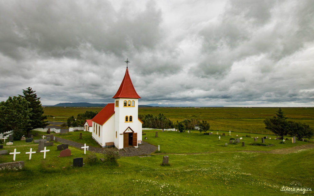 L’Islande est le pays des vikings. Partez sur les traces du peuple légendaire du nord, entre histoire et légende. Découvrez les lieux mythiques, l’exotique Viking Café, la forteresse Borgavirki, la péninsule de Snaefellsnes, et bien d’autres endroits magiques qui évoqueront l’héritage des vikings en Islande.