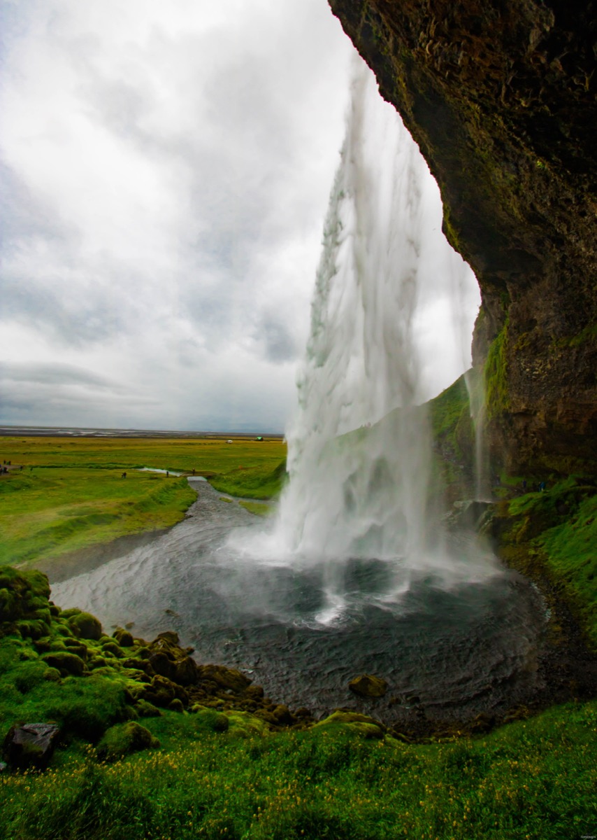 L'Islande est le pays des cascades. Découvrez les plus belles cascades d'Islande sur le blog de voyage Itinera Magica.