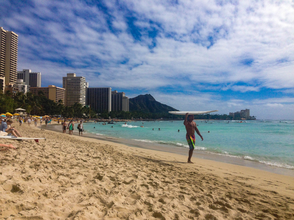 Surfeur de carte postale sur Waikiki.