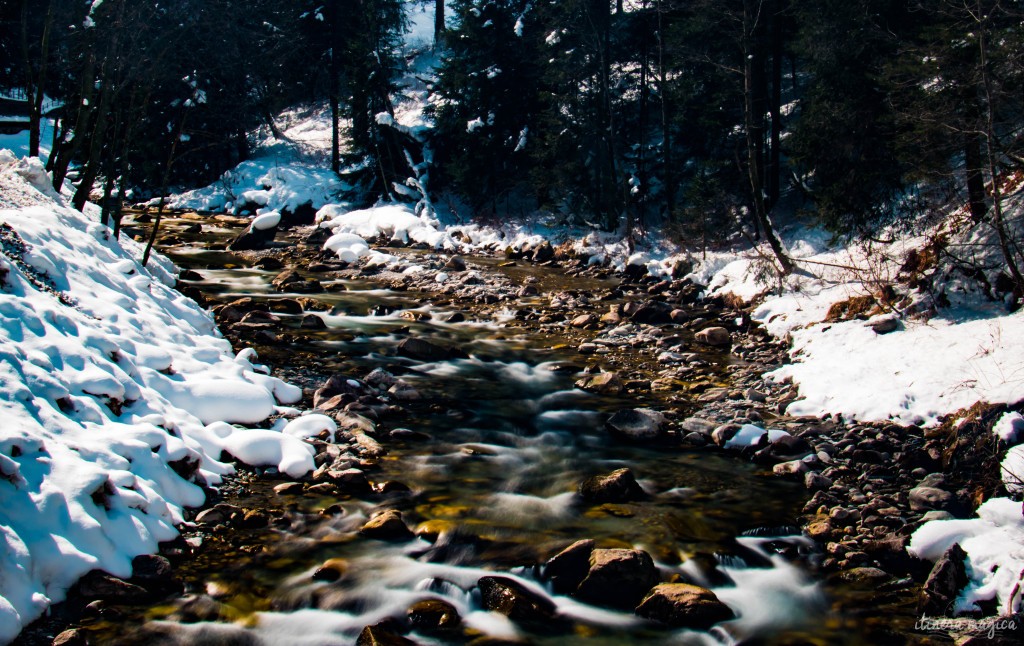 Rivière de montagne, sur la route menant à Hintertux.