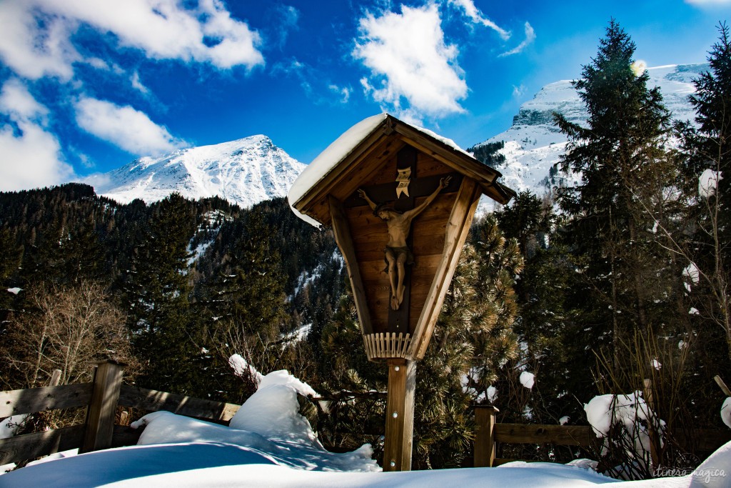 Dans les Alpes du Tyrol, en Autriche, se cache un secret: Hintertux, son glacier skiable toute l'année, sa grotte de glace fabuleuse et son lac souterrain. I Itinera Magica