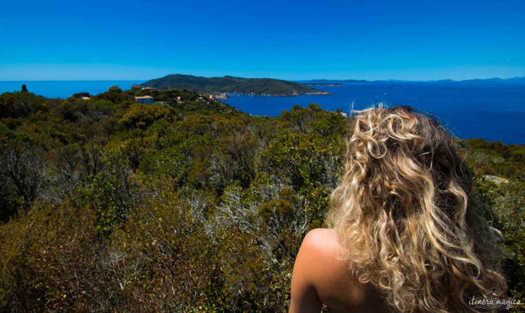 Découvrez l'ïle du Levant, un paradis méditerranéen préservé au large d'Hyères. Criques rocheuses à l'eau turquoise, village bohème d'artistes, végétation luxuriante, cette île naturiste est irrésistiblement exotique. Découvrez Le Levant sur le blog Itinera Magica ! 