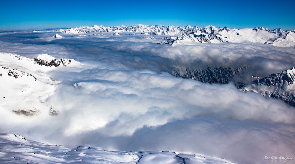 Dans les Alpes du Tyrol, en Autriche, se cache un secret: Hintertux, son glacier skiable toute l'année, sa grotte de glace fabuleuse et son lac souterrain. I Itinera Magica