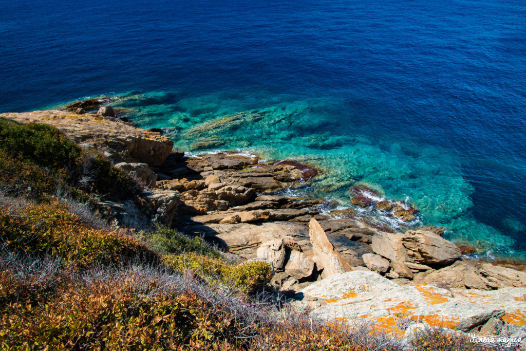 Découvrez l'ïle du Levant, un paradis méditerranéen préservé au large d'Hyères. Criques rocheuses à l'eau turquoise, village bohème d'artistes, végétation luxuriante, cette île naturiste est irrésistiblement exotique. Découvrez Le Levant sur le blog Itinera Magica ! 