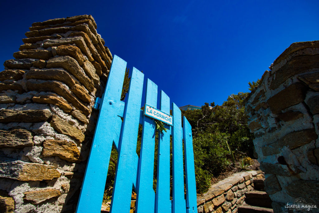 Découvrez l'ïle du Levant, un paradis méditerranéen préservé au large d'Hyères. Criques rocheuses à l'eau turquoise, village bohème d'artistes, végétation luxuriante, cette île naturiste est irrésistiblement exotique. Découvrez Le Levant sur le blog Itinera Magica ! 