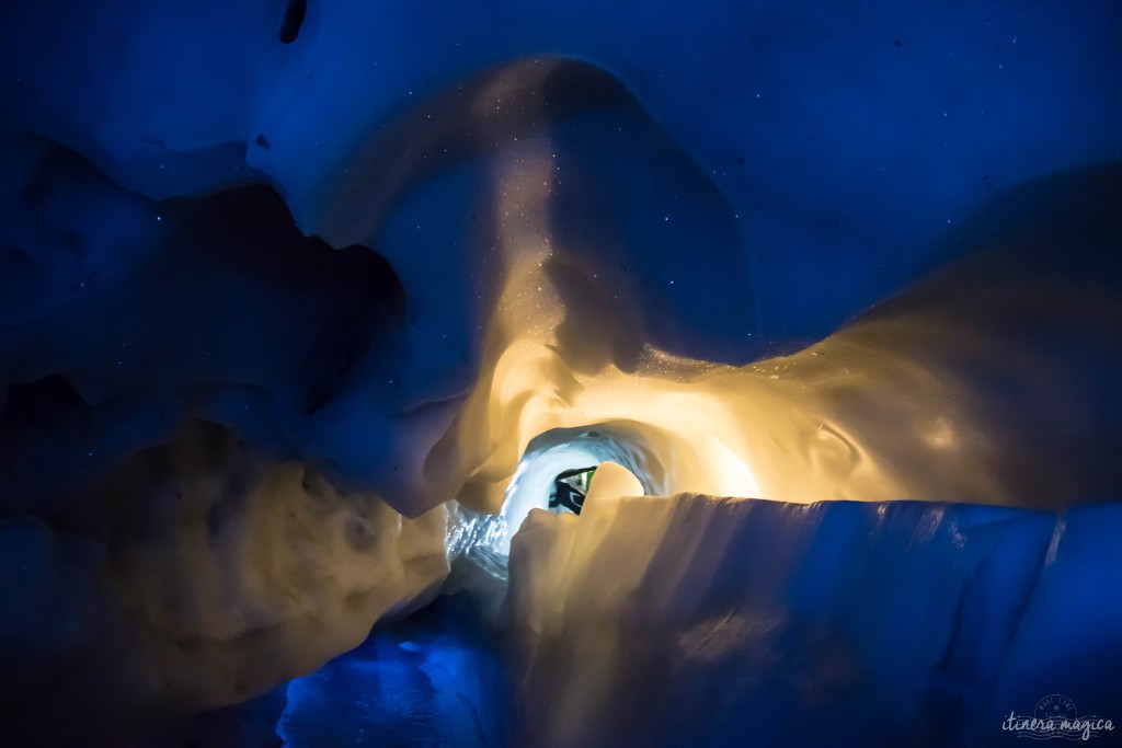 Découvrez la fabuleuse grotte souterraine d'Hintertux sur Itinera Magica : plongée au coeur du glacier !