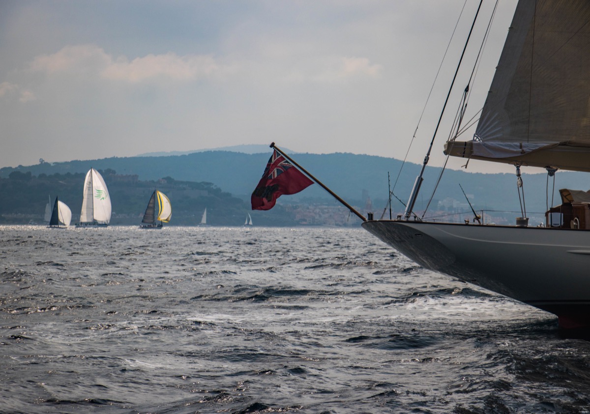 les voiles la pouncho saint tropez bateau saint tropez