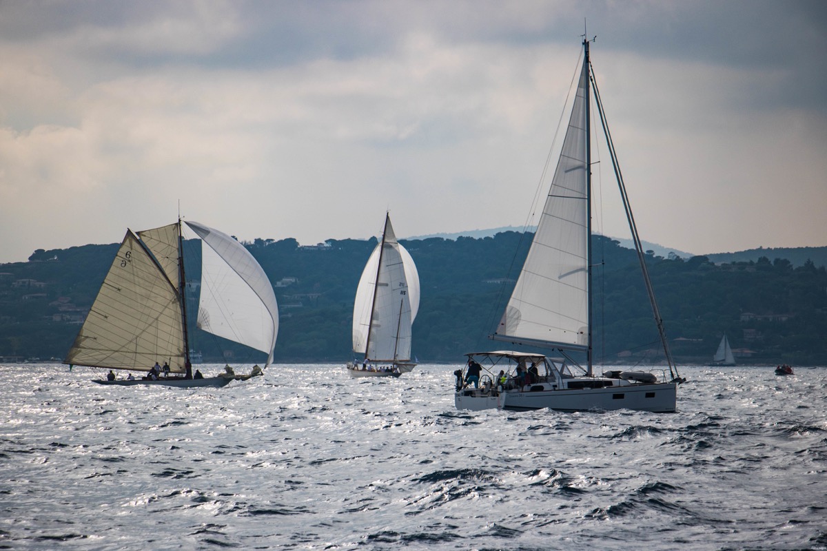 les voiles la pouncho saint tropez bateau saint tropez