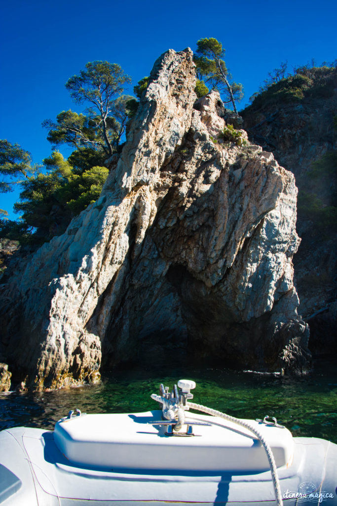 Les plus belles excursions en bateau depuis Hyères : découvrez Port-Cros ou Porquerolles, partez observer les dauphins, dénichez des plages secrètes, savourez la Côte d'Azur