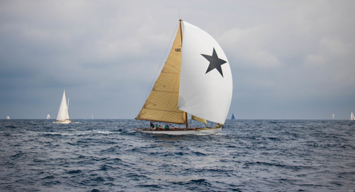 les voiles la pouncho saint tropez bateau saint tropez