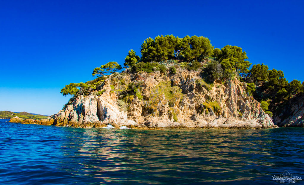 Les plus belles excursions en bateau depuis Hyères : découvrez Port-Cros ou Porquerolles, partez observer les dauphins, dénichez des plages secrètes, savourez tous les charmes de la Côte d'Azur. Un guide complet sur Itinera Magica