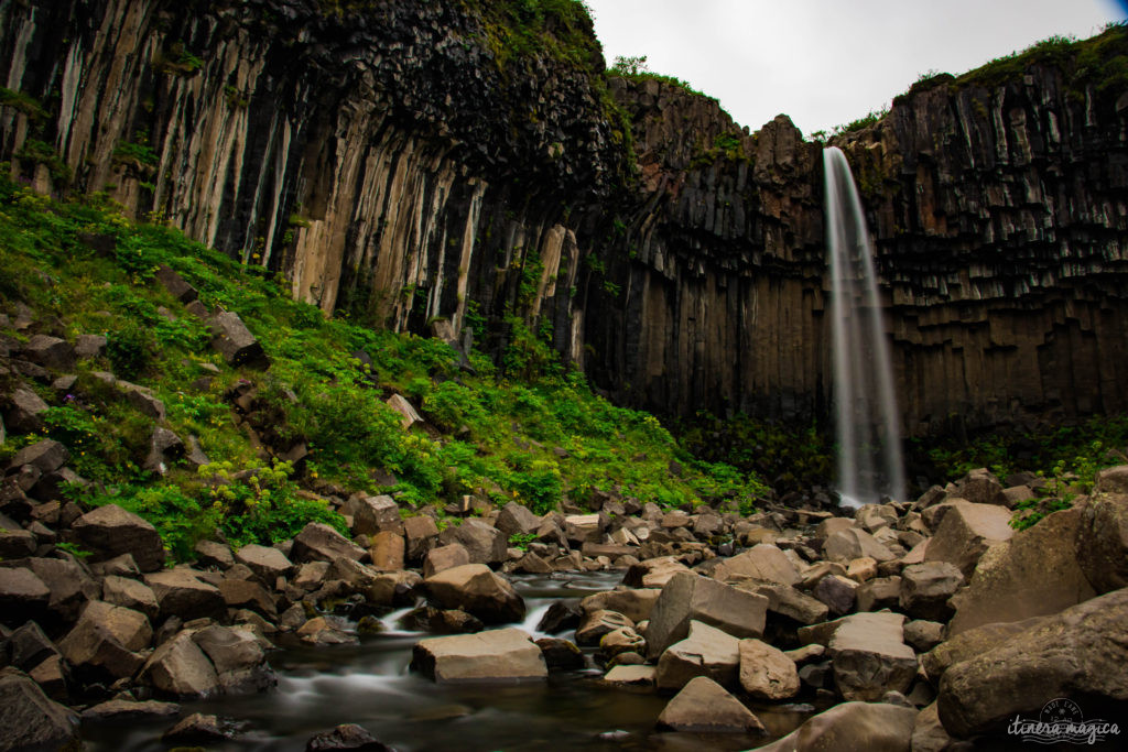 L'Islande est le pays des cascades. Découvrez les plus belles cascades d'Islande sur le blog de voyage Itinera Magica.