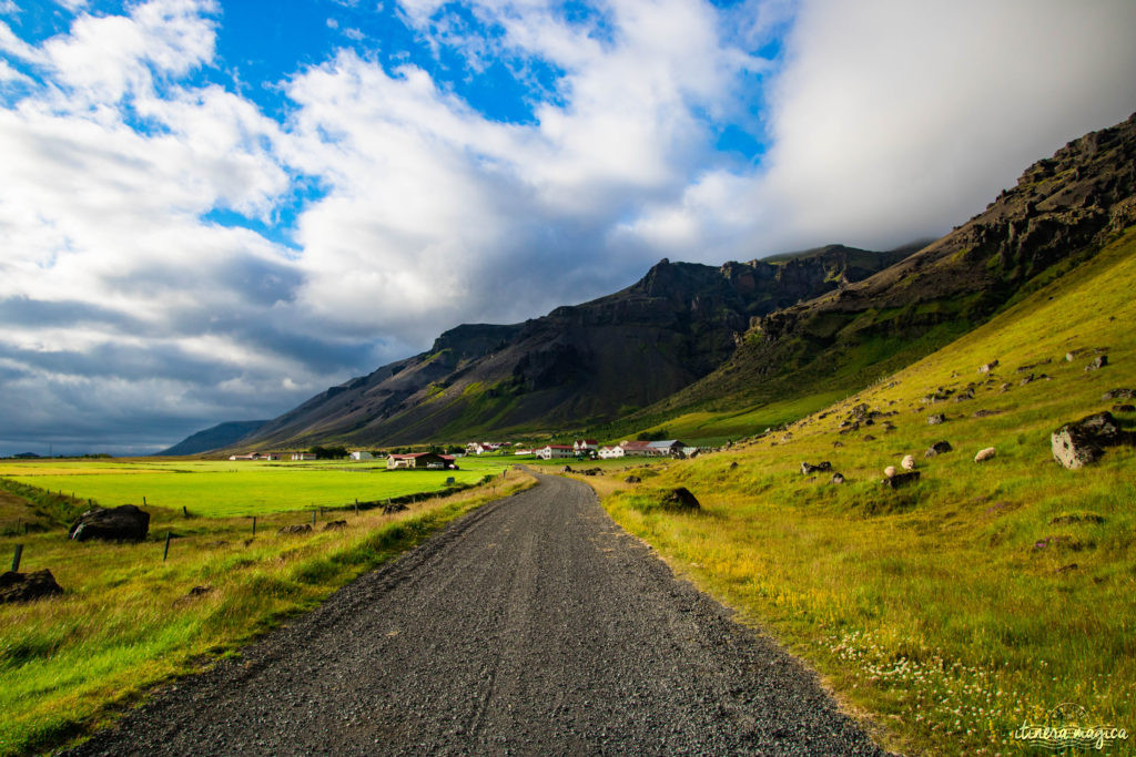 L’Islande est le pays des vikings. Partez sur les traces du peuple légendaire du nord, entre histoire et légende. Découvrez les lieux mythiques, l’exotique Viking Café, la forteresse Borgavirki, la péninsule de Snaefellsnes, et bien d’autres endroits magiques qui évoqueront l’héritage des vikings en Islande.