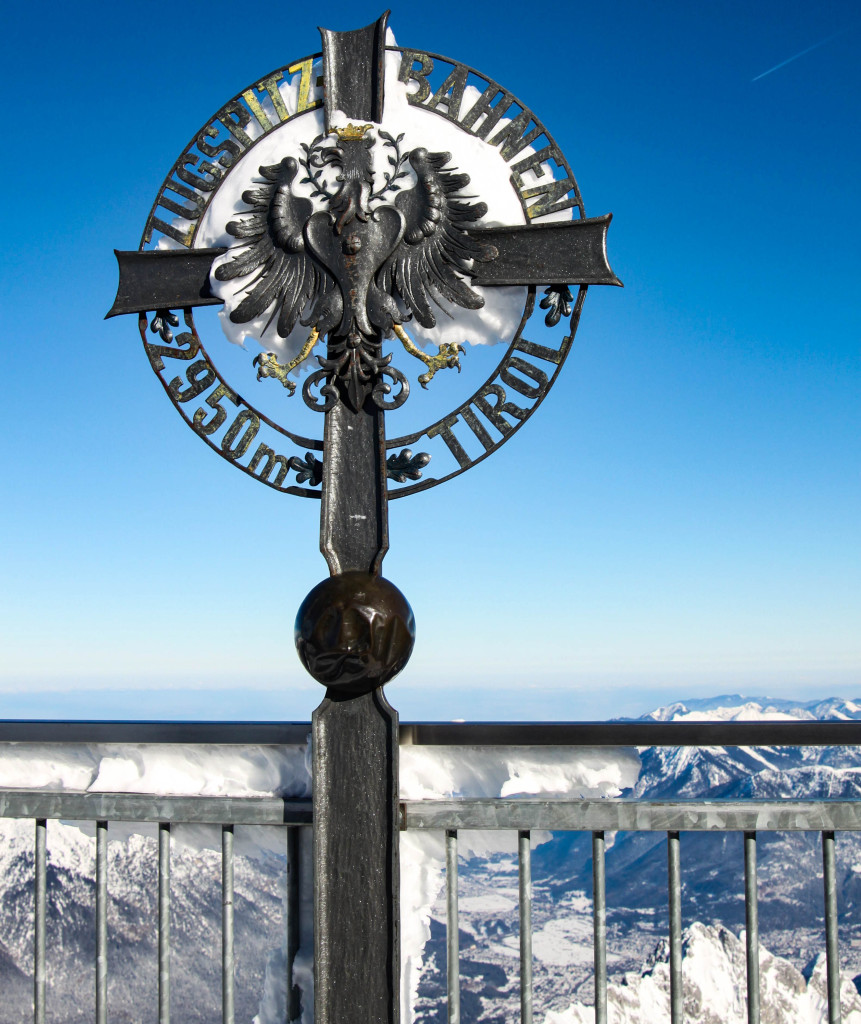 Côté autrichien, la croix du Tirol.