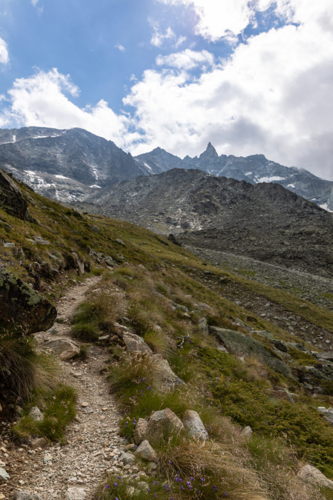 randonnées arolla randonnées val d'hérens cabane de la tsa