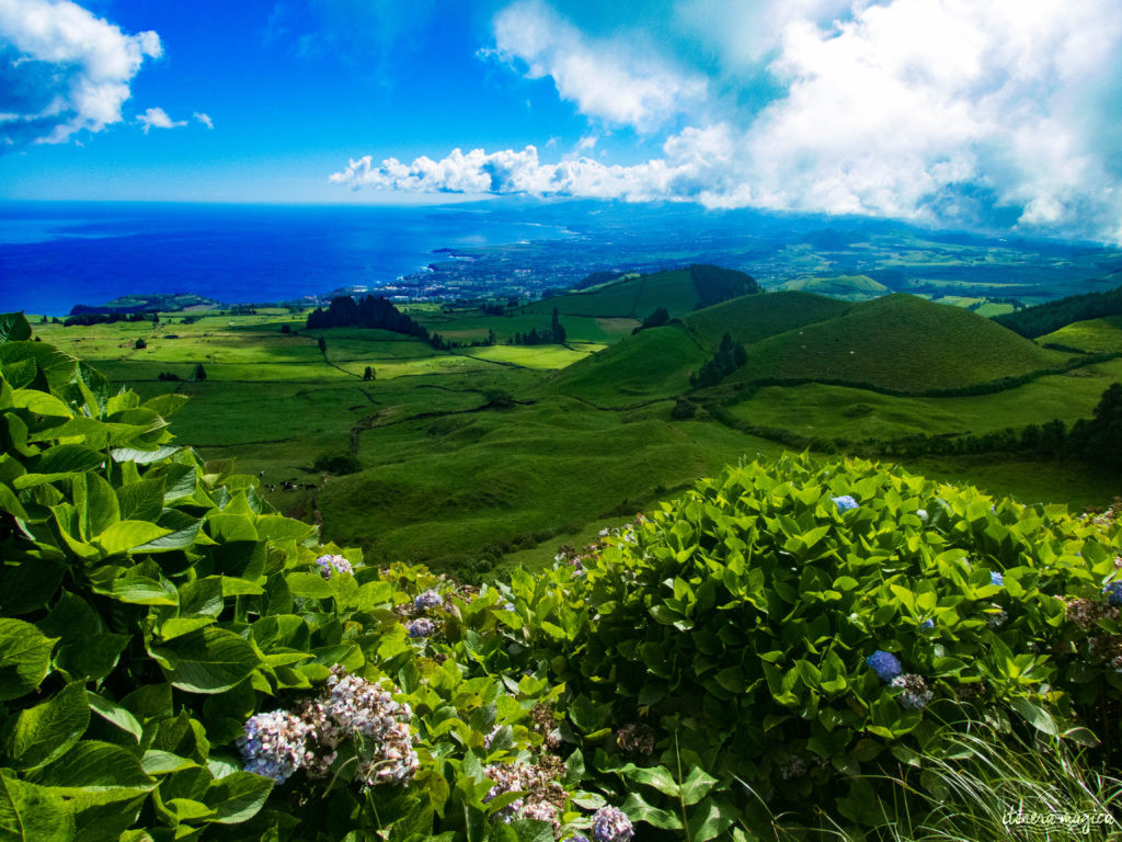 Vous ne connaissez pas les Açores? Une grande histoire d'amour vous attend. Découvrez le diamant de l'Atlantique, entre volcans, vagues et jardins. Que faire aux Açores, que voir ? Tout sur Itinera Magica, blog de voyage amoureux des lointains.