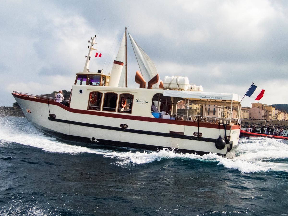 les voiles la pouncho saint tropez bateau saint tropez