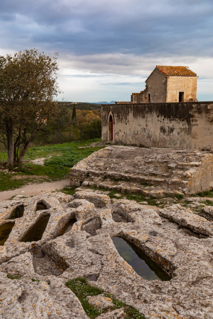 Road trip rétro en voiture ancienne dans les Alpilles : que voir dans les Alpilles ? Explorer les Alpilles en 2 CV