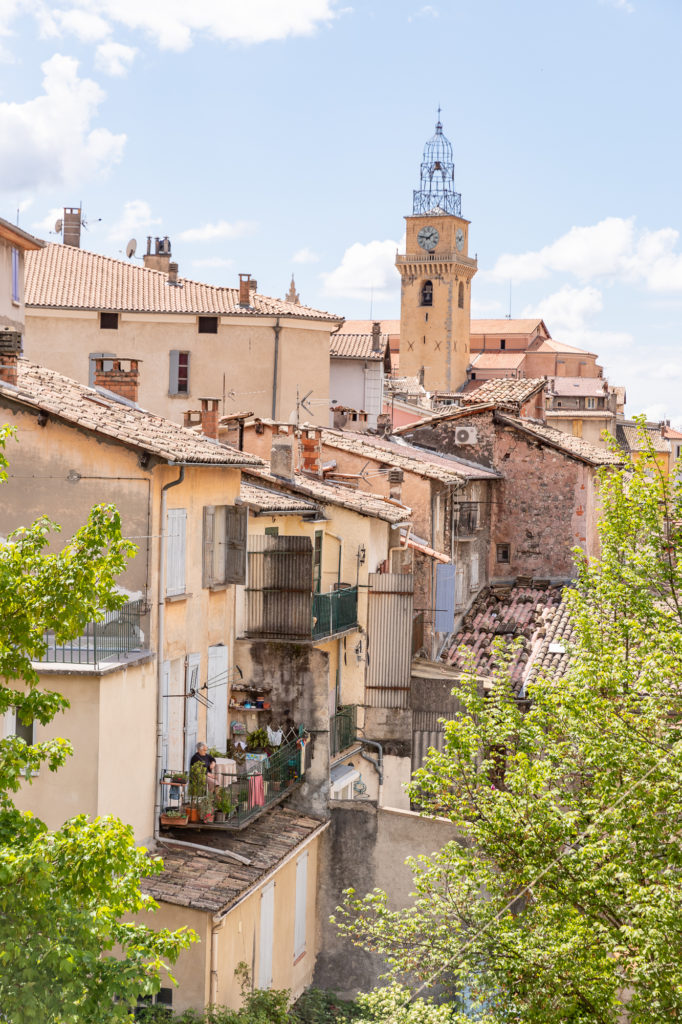 Visiter Digne les Bains et ses environs dans les Alpes de Haute Provence. Blog sur Digne les Bains. Le védrome du vieil Esclangon et les refuges d'art du musée Gassendi