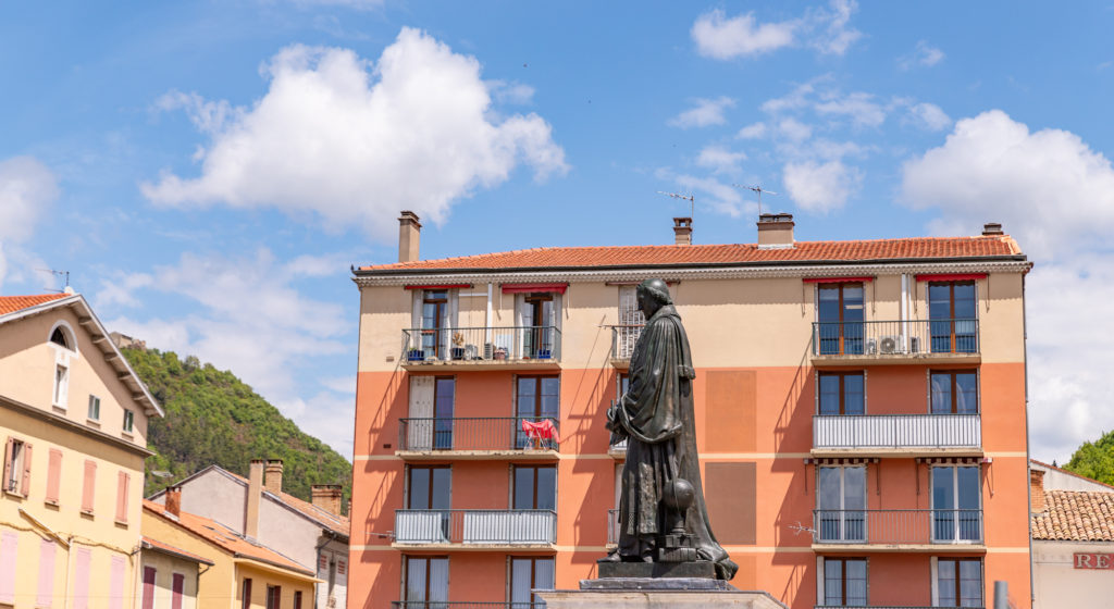 Visiter Digne les Bains et ses environs dans les Alpes de Haute Provence. Blog sur Digne les Bains. Le védrome du vieil Esclangon et les refuges d'art du musée Gassendi