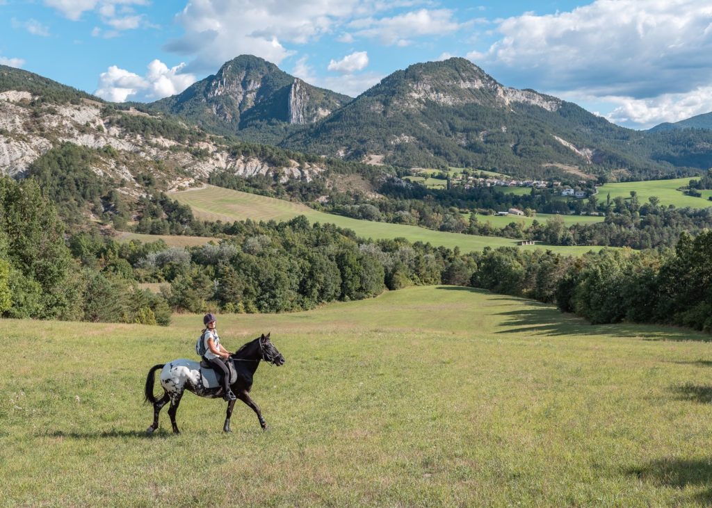 Les Alpes de Haute Provence à cheval : 3 jours de randonnée équestre dans la région de Digne-les-Bains, au coeur des Alpes du Sud