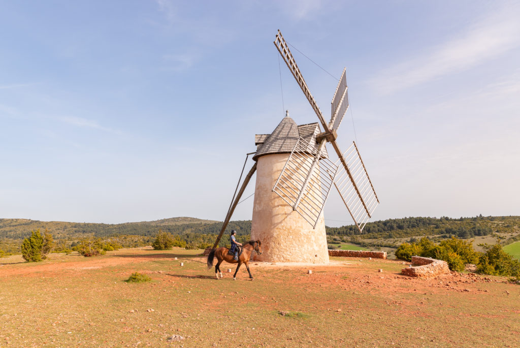 tourisme équestre aveyron a cheval larzac cheval