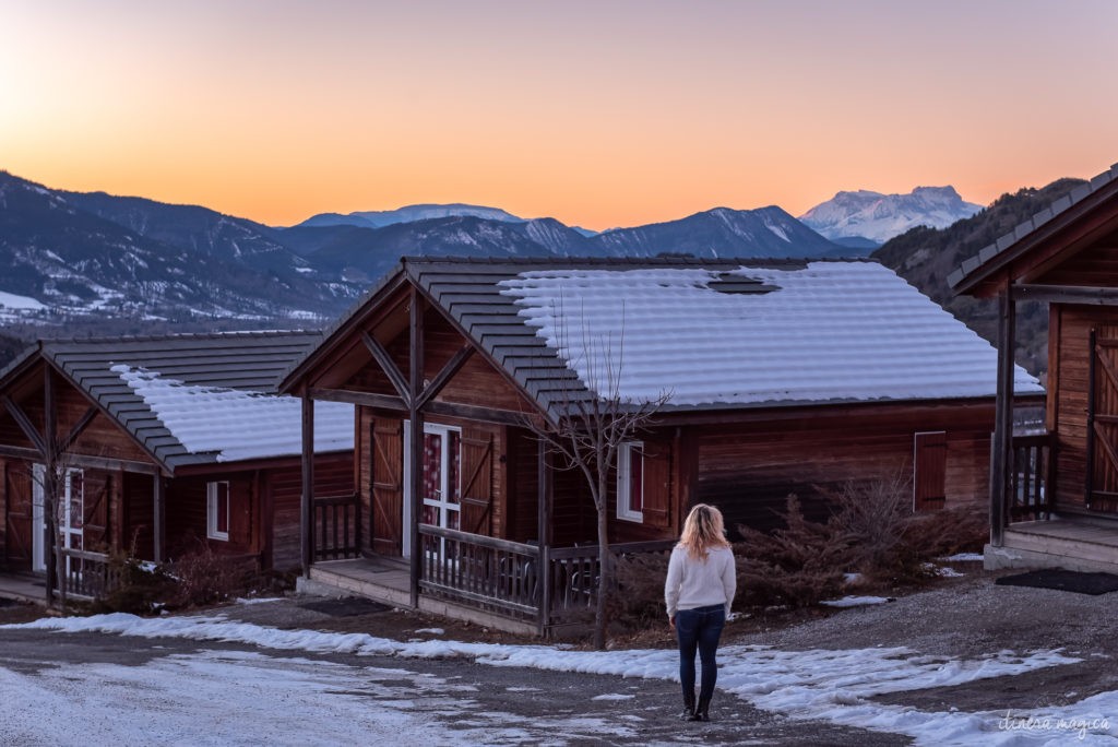 Skier dans les Alpes de Haute Provence : découvrez l'hiver dans la région de Blanche-Serre-Ponçon, avec activités outdoor et bonnes adresses.