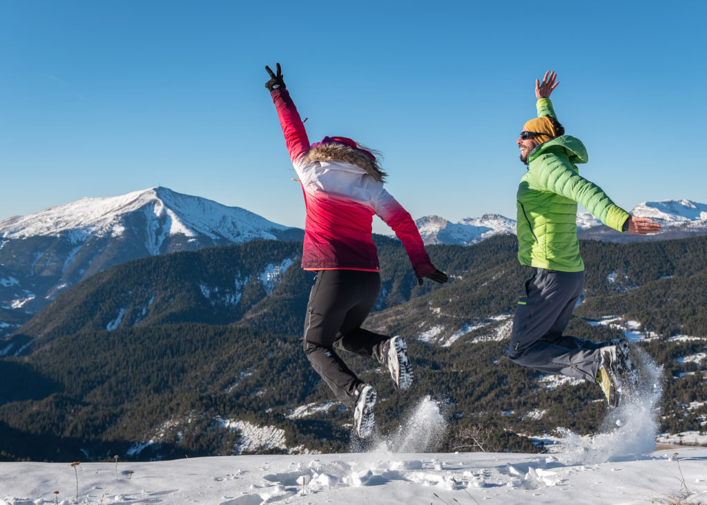 Skier dans les Alpes de Haute Provence : découvrez l'hiver dans la région de Blanche-Serre-Ponçon, avec activités outdoor et bonnes adresses. 