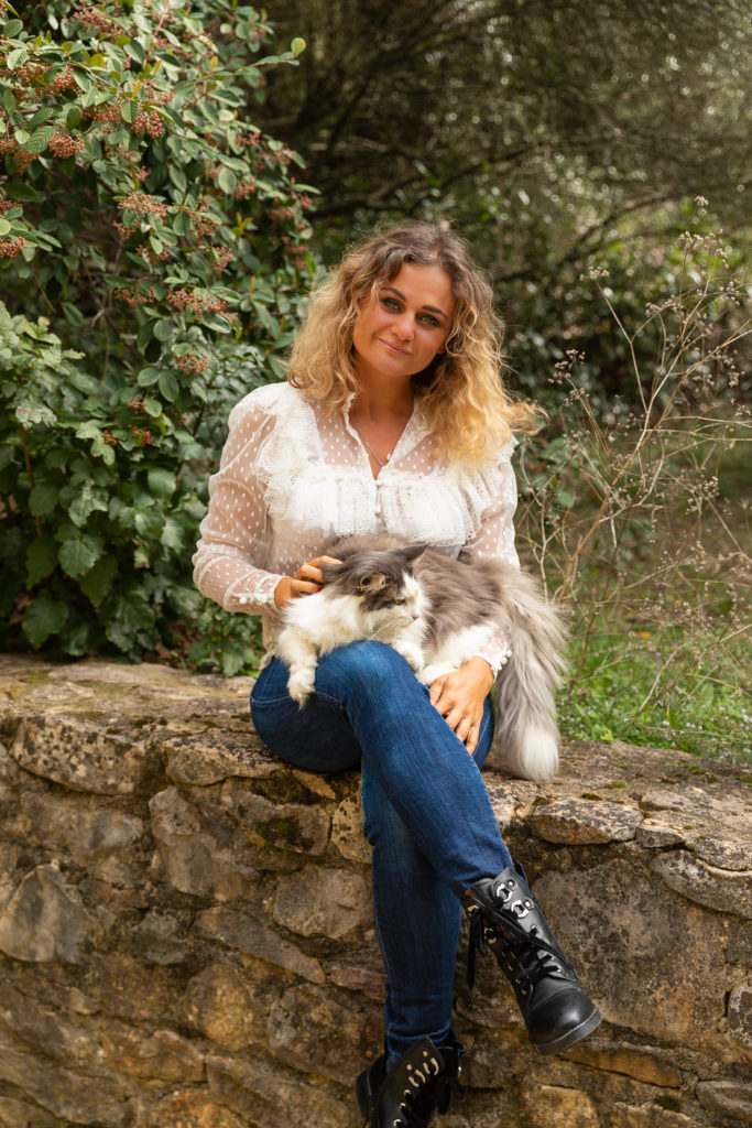 Petite déclaration d'amour aux chats, un essai passionné sur les chats par Ariane Fornia. Un livre à offrir aux amoureux des chats