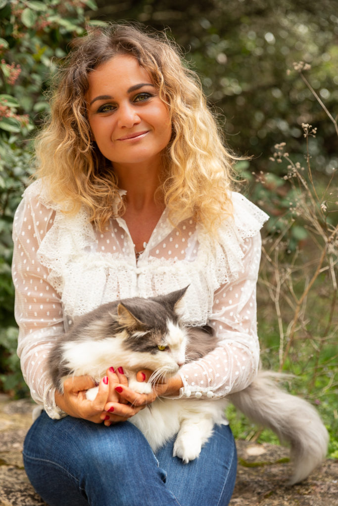Petite déclaration d'amour aux chats, un essai passionné sur les chats par Ariane Fornia. Un livre à offrir aux amoureux des chats