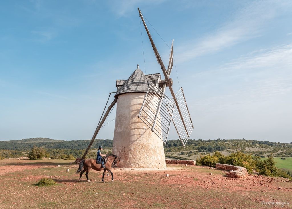 Tourisme équestre sud de l'Aveyron randonnée à cheval Aveyron