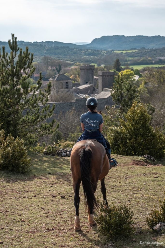 Tourisme équestre sud de l'Aveyron randonnée à cheval Aveyron