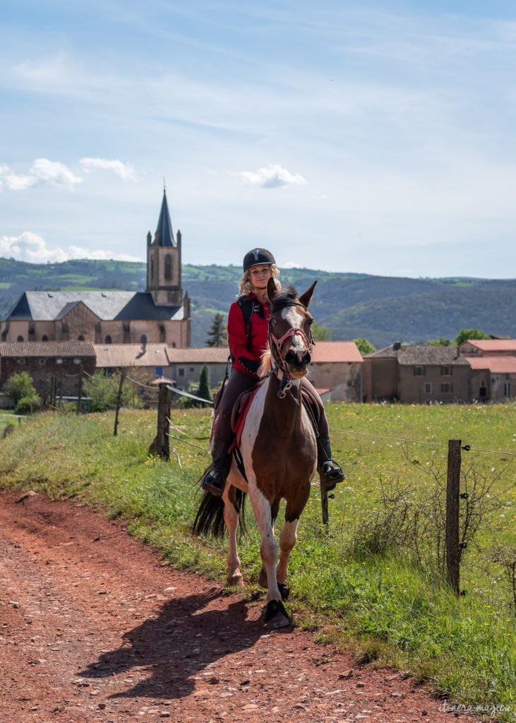 Tourisme équestre sud de l'Aveyron randonnée à cheval Aveyron